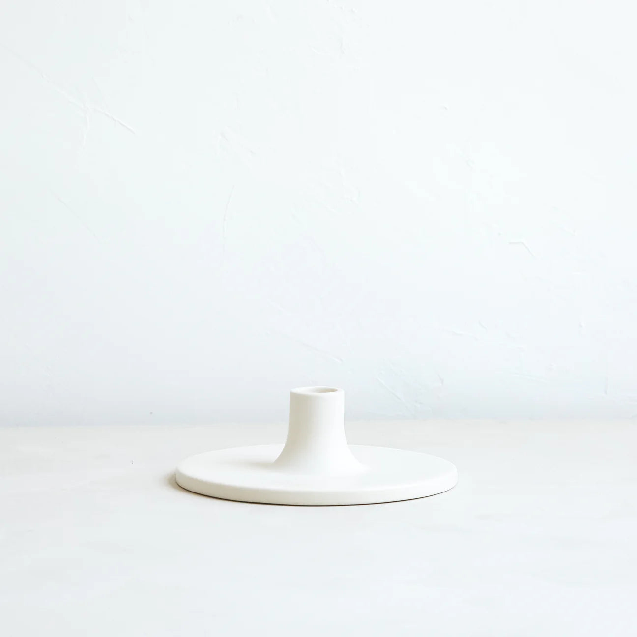 Ceramic Taper Holder in White