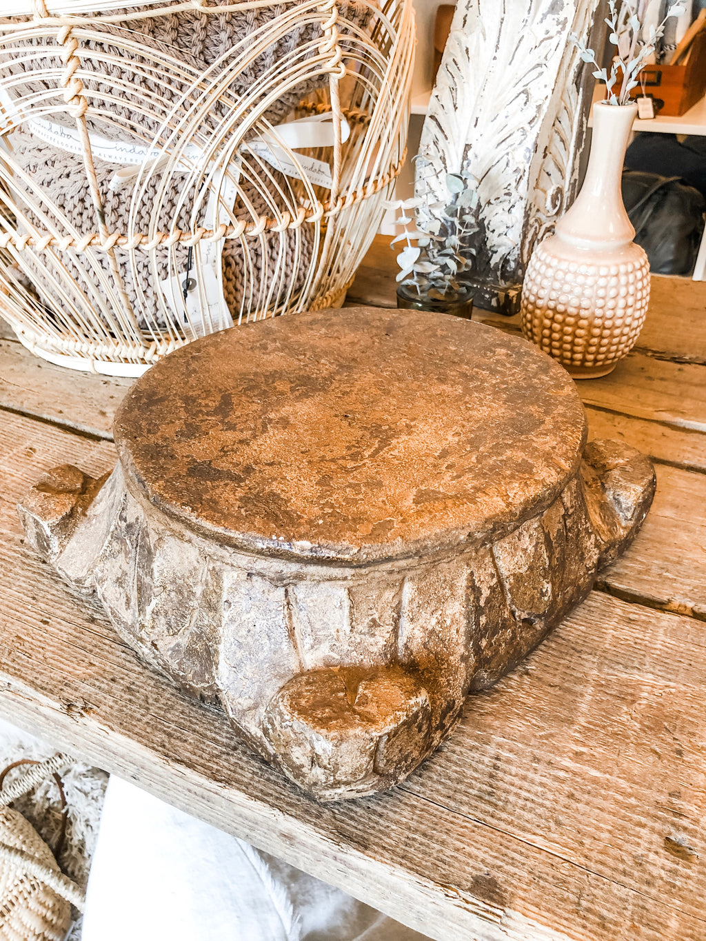 Magnesium Pedestal