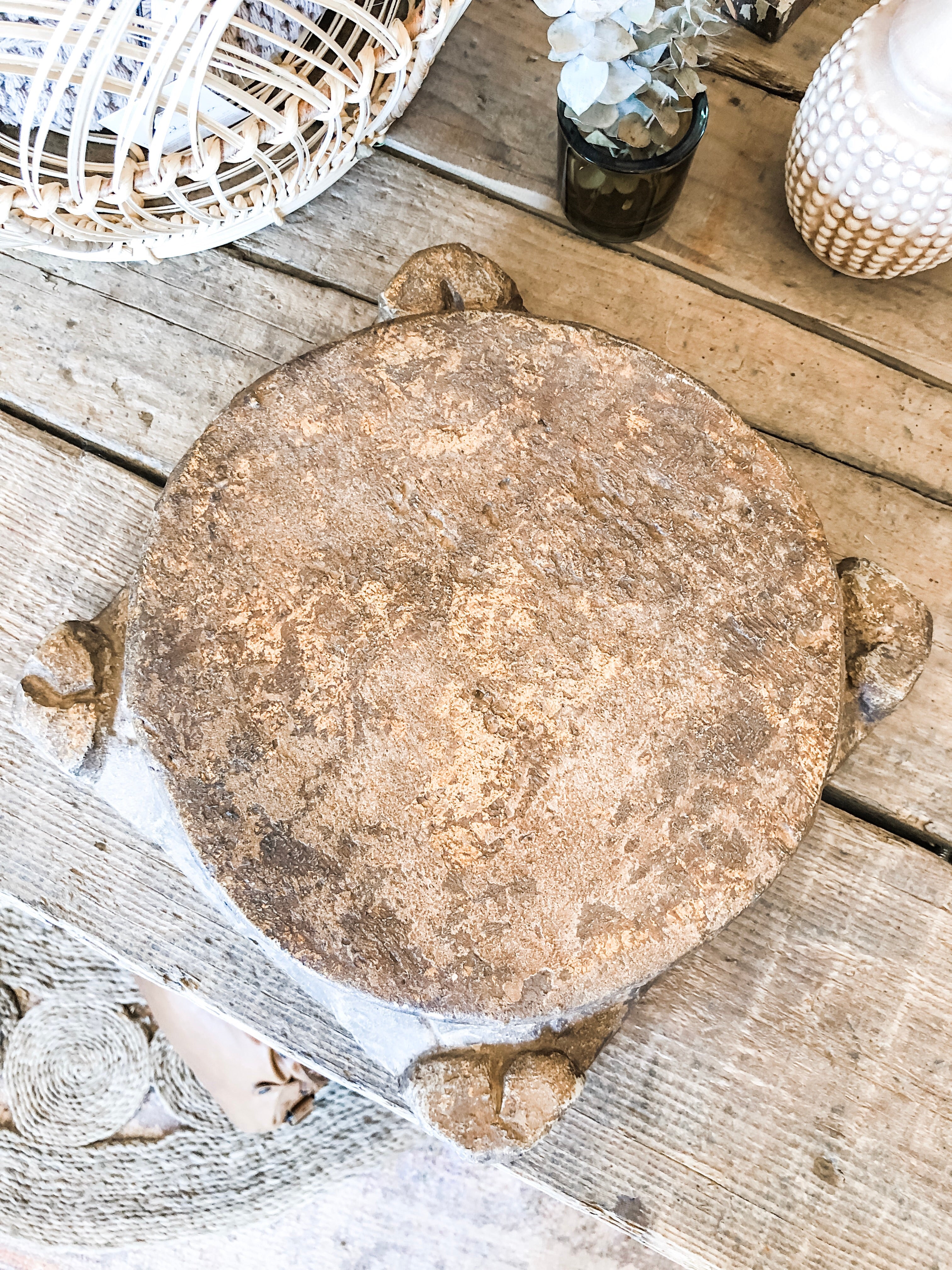 Magnesium Pedestal